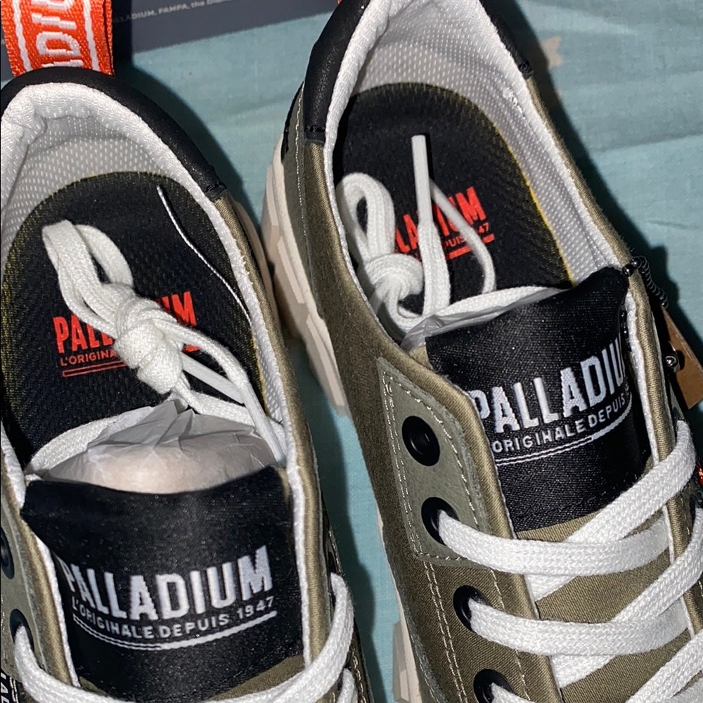 Palladium Pallatower Canvas Low-Top Shoes - Picture 4 of 9